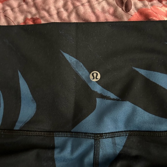 Lululemon Wunder Under Pants Size 4 - Picture 9 of 11